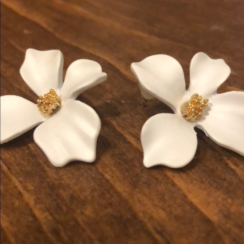 Boho stud flower earrings!! - Picture 2 of 3